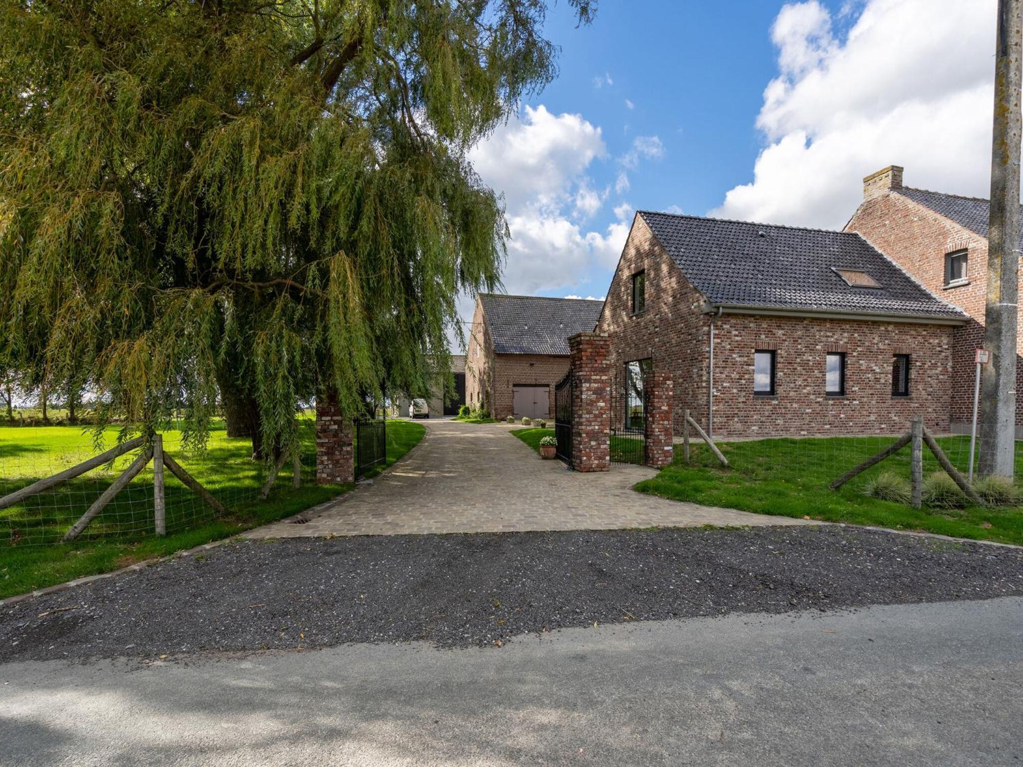 Spacious Holiday Home With Pond In Poperinge Roesbrugge-Haringe Exterior foto